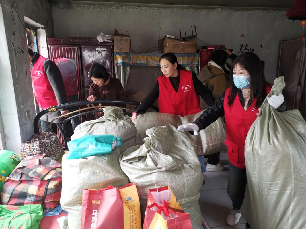 人民日报新媒体 拼多多 定向帮扶专场_拼多多帮人助力