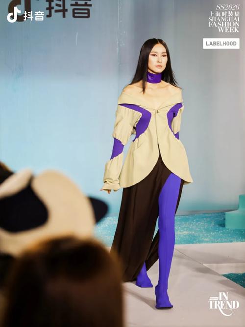 抖音时尚趋势大秀_时尚创作者T台秀_哪个小程序可以买抖音粉