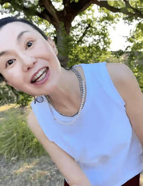 小红书涨粉平台_张曼玉小红书入驻 粉丝破百万 老牌明星社交平台转型